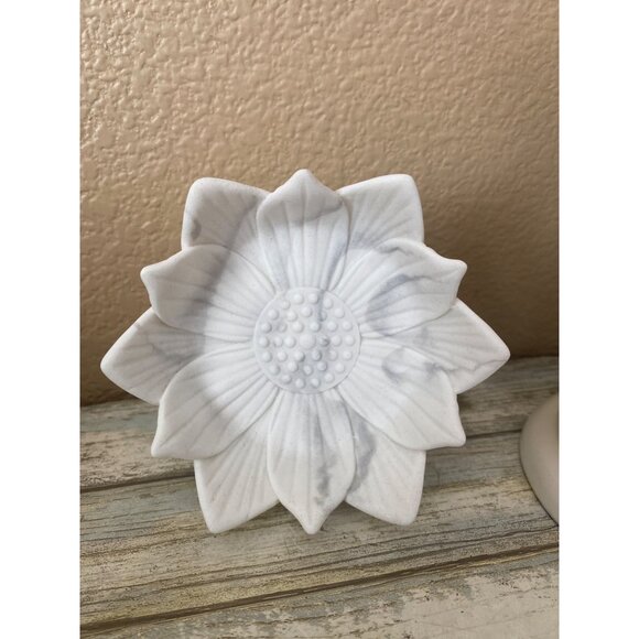 2X Bath & Body Works Candle Holders White Ceramic Squirrel & Marble-Style Lotus - Picture 3 of 14